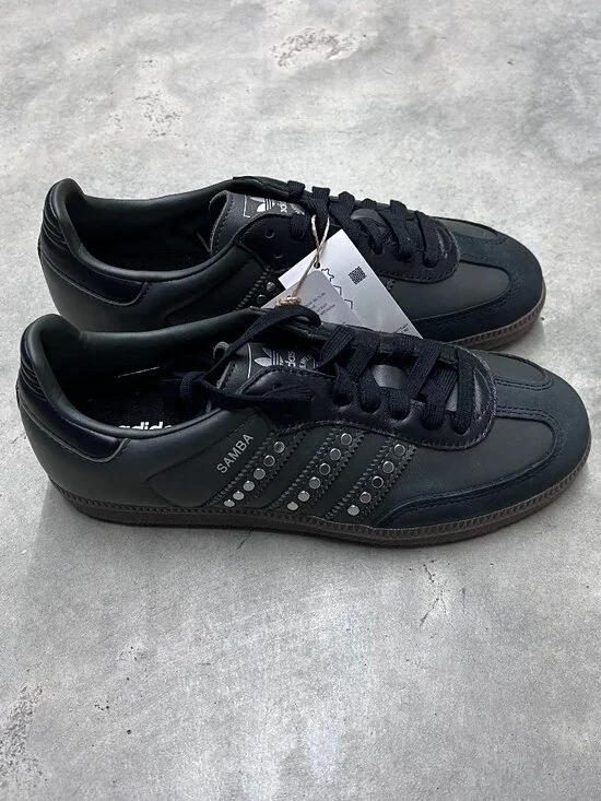 Adidas Samba OG Studded Stripes Black Earth Gum Women’s JR8869 - New - Picture 3 of 6